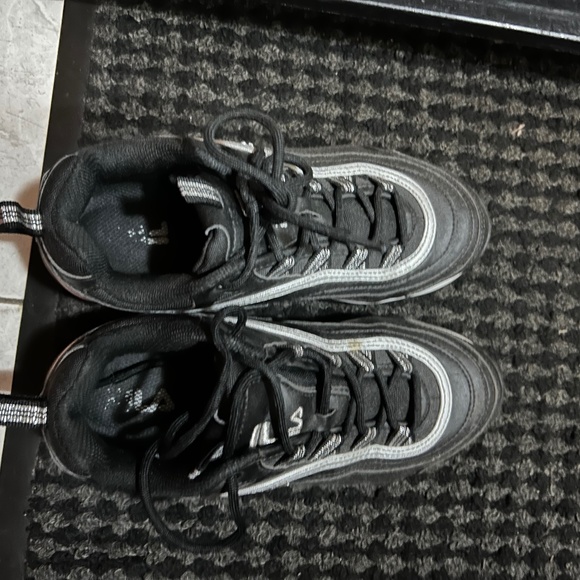 Fila Shoes - Picture 1 of 3